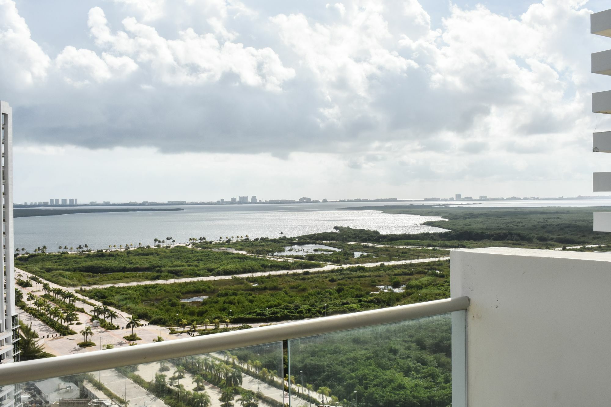 Barcelona Tower By Koox Luxury Collection Aparthotel Cancún Exteriör bild